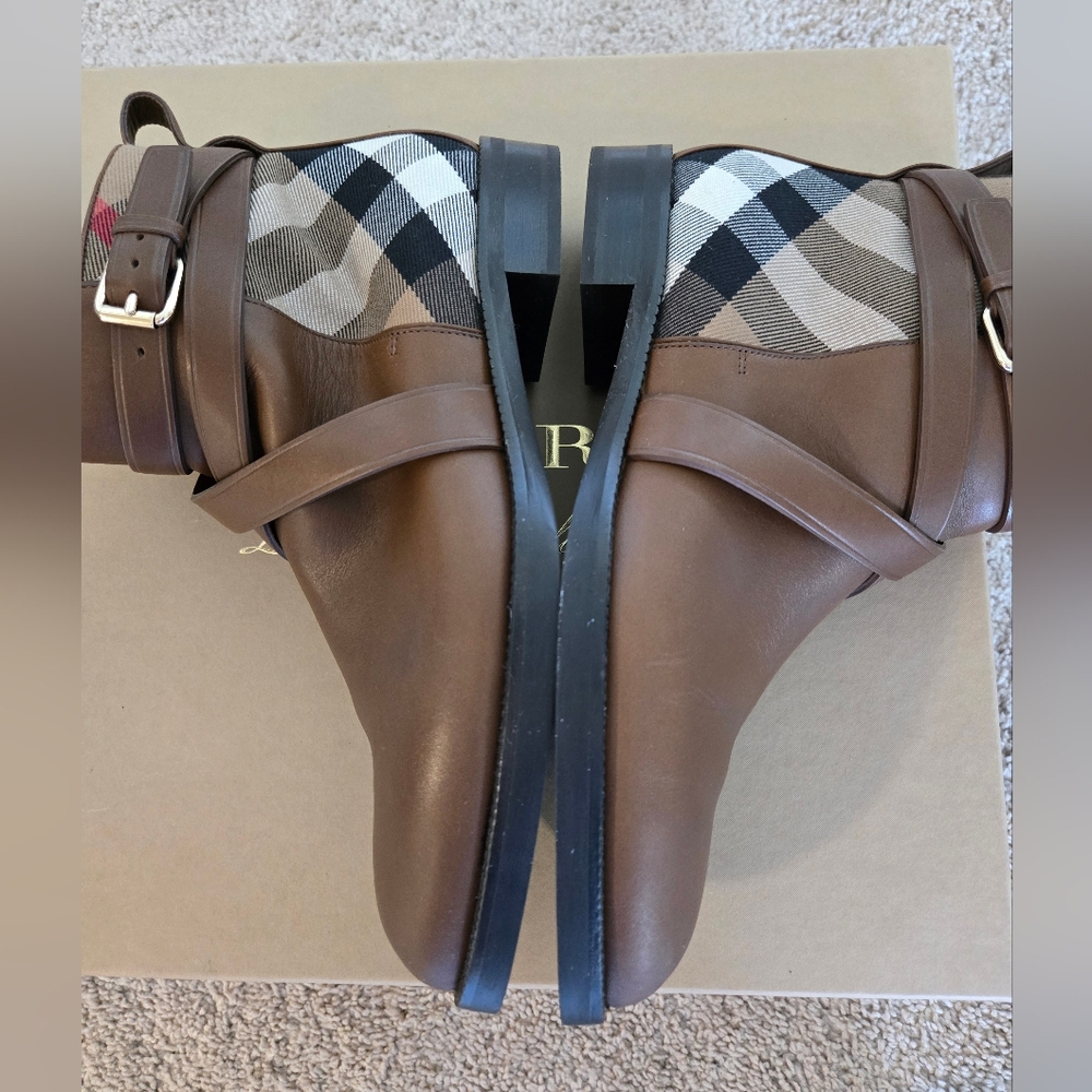 Burberry Women's Brown Booties. - Picture 4 of 13